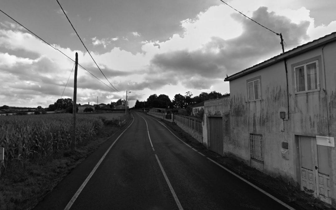 A estrada que une Chorén e A Cruz contará cunha senda peonil